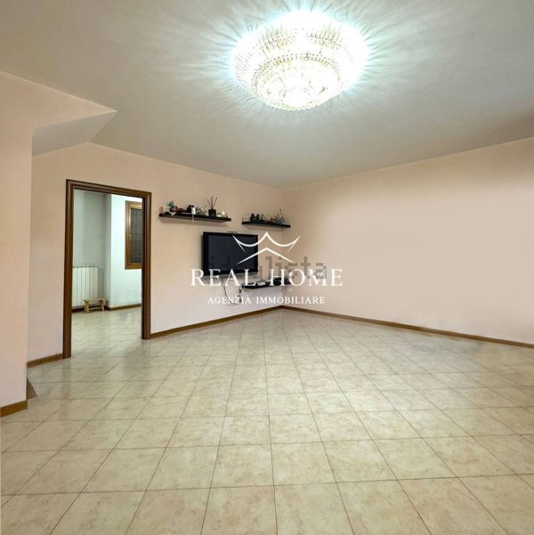 casa indipendente in vendita a Poggio a Caiano