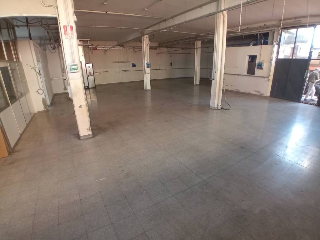 locale commerciale in vendita a Poggio a Caiano