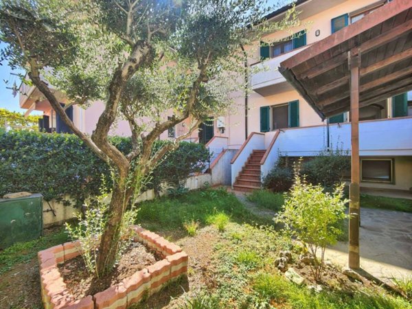casa indipendente in vendita a Poggio a Caiano in zona Santa Cristina in Pilli
