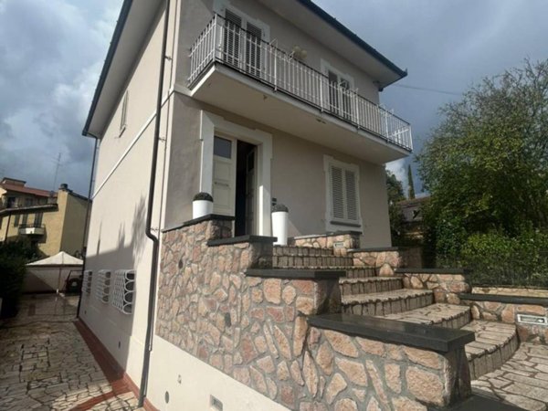 casa indipendente in vendita a Poggio a Caiano