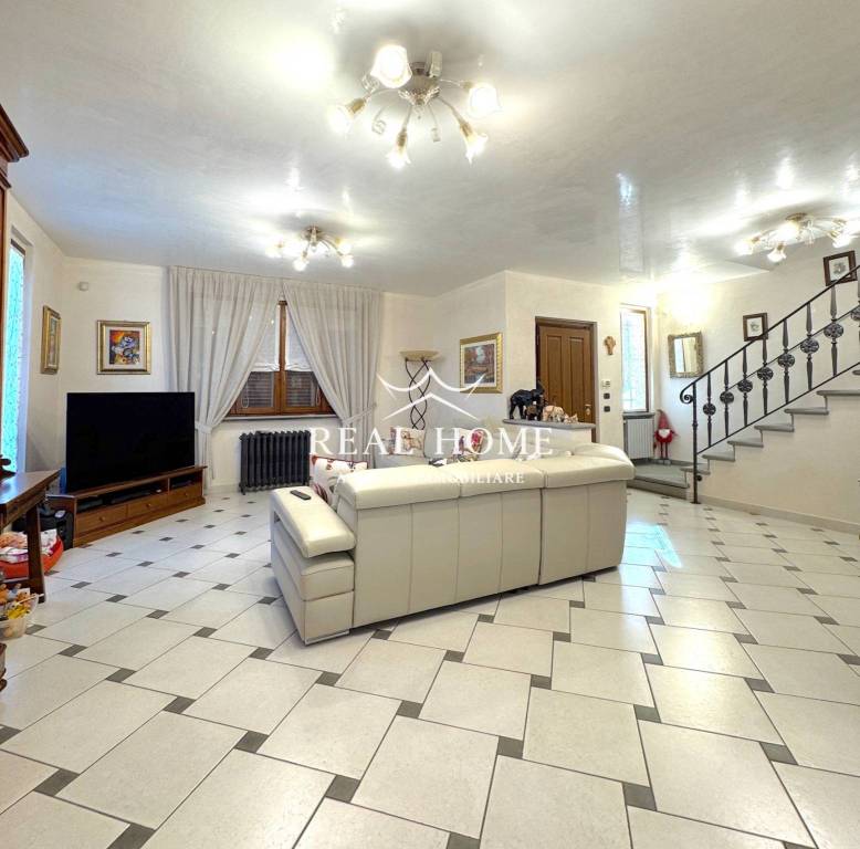 casa indipendente in vendita a Poggio a Caiano in zona Santa Cristina in Pilli