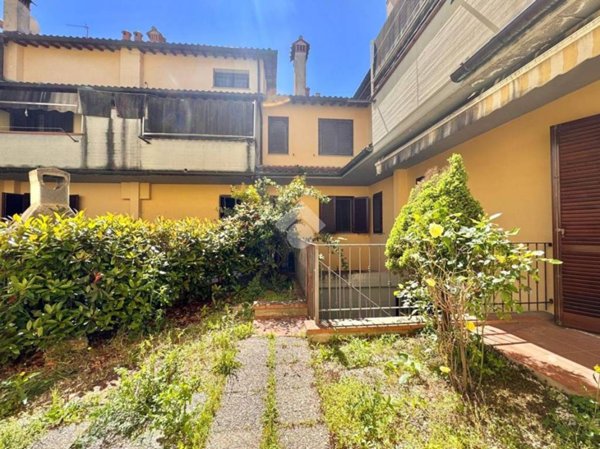 appartamento in vendita a Poggio a Caiano in zona Santa Cristina in Pilli