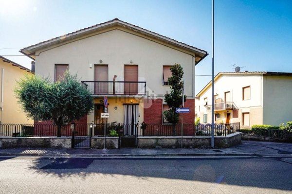 casa indipendente in vendita a Poggio a Caiano in zona Santa Cristina in Pilli