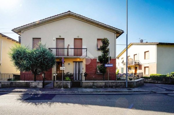 casa indipendente in vendita a Poggio a Caiano in zona Santa Cristina in Pilli