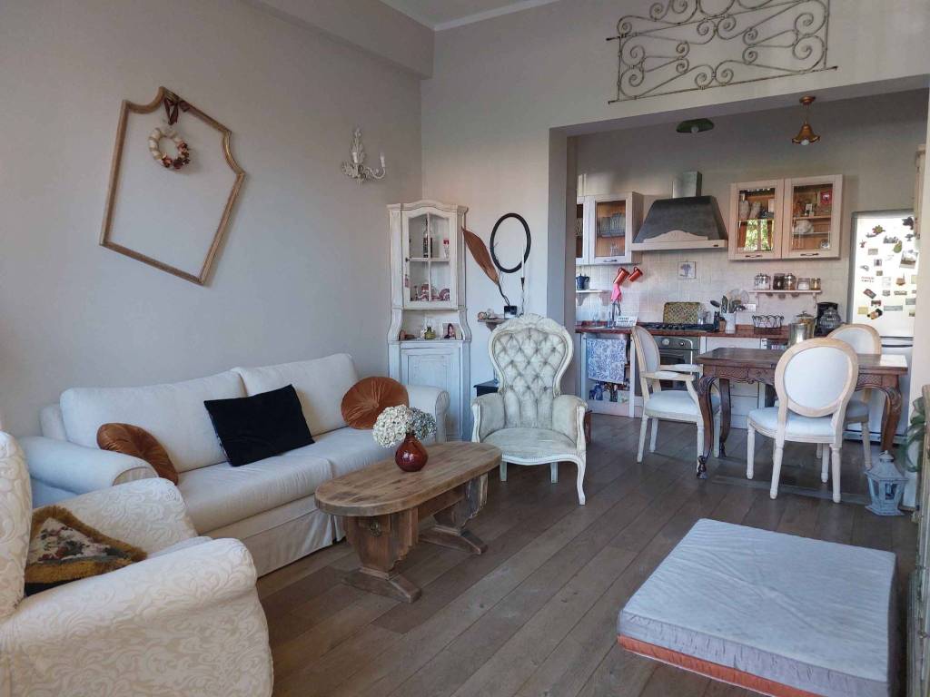 appartamento in vendita a Poggio a Caiano in zona Santa Cristina in Pilli