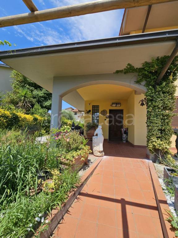 casa indipendente in vendita a Poggio a Caiano