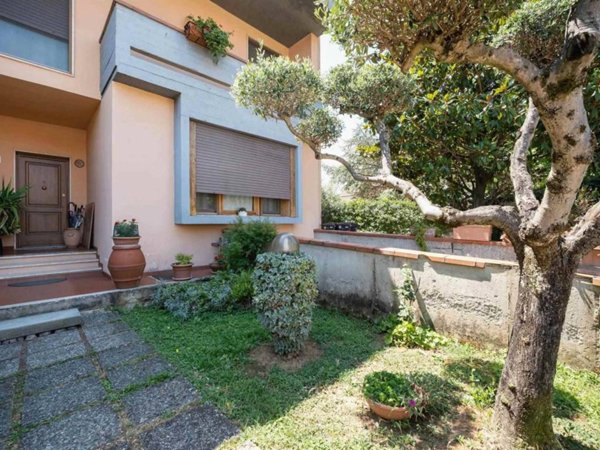 casa indipendente in vendita a Poggio a Caiano in zona Santa Cristina in Pilli