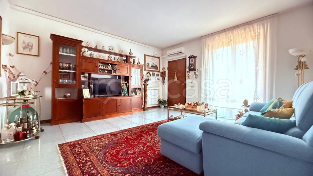 appartamento in vendita a Poggio a Caiano in zona Santa Cristina in Pilli