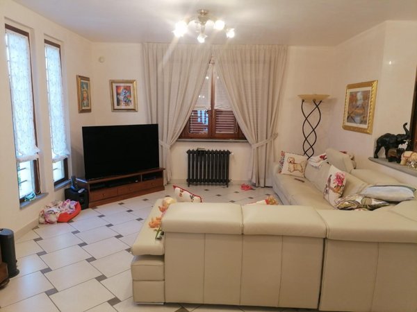 casa indipendente in vendita a Poggio a Caiano in zona Santa Cristina in Pilli