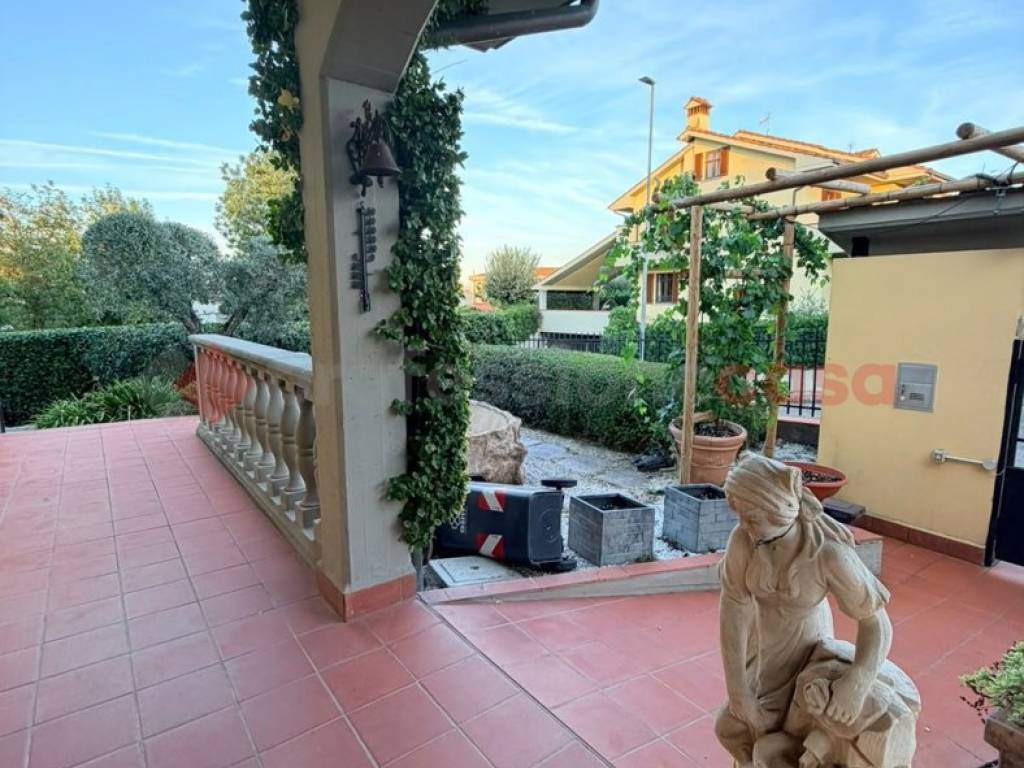 casa indipendente in vendita a Poggio a Caiano in zona Santa Cristina in Pilli