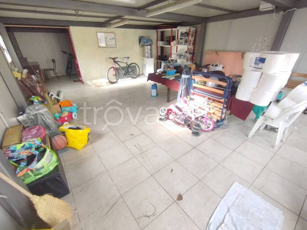 box auto in vendita a Poggio a Caiano in zona Poggetto