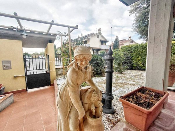 casa indipendente in vendita a Poggio a Caiano in zona Santa Cristina in Pilli
