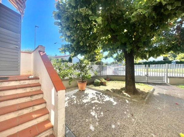 casa indipendente in vendita a Poggio a Caiano in zona Santa Cristina in Pilli