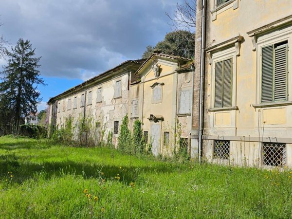 appartamento in vendita a Prato in zona Santa Lucia