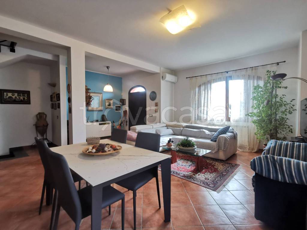 casa indipendente in vendita a Prato in zona Tavola