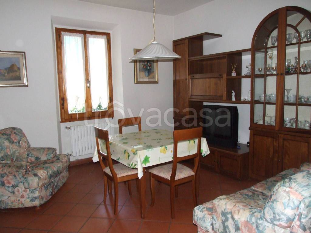 casa indipendente in vendita a Prato in zona San Martino