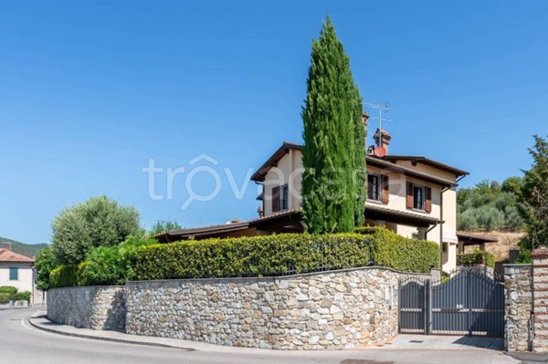 casa indipendente in vendita a Prato in zona Lastre