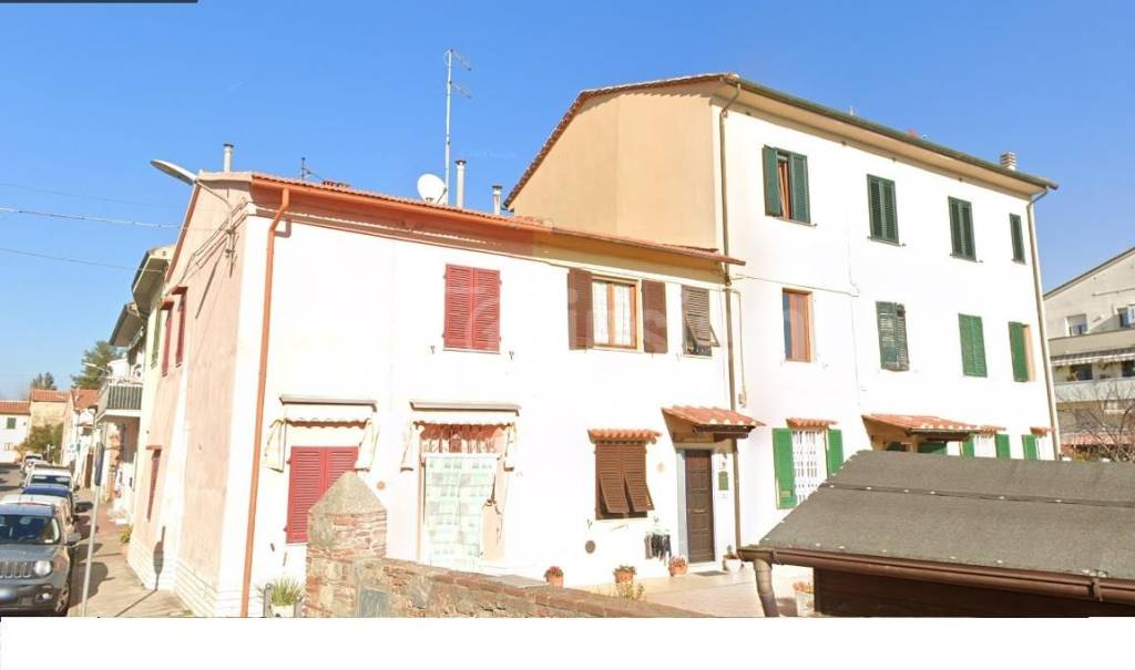 appartamento in vendita a Prato in zona Sant'Ippolito