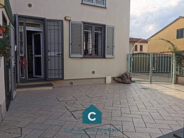 casa indipendente in vendita a Prato in zona Tobbiana