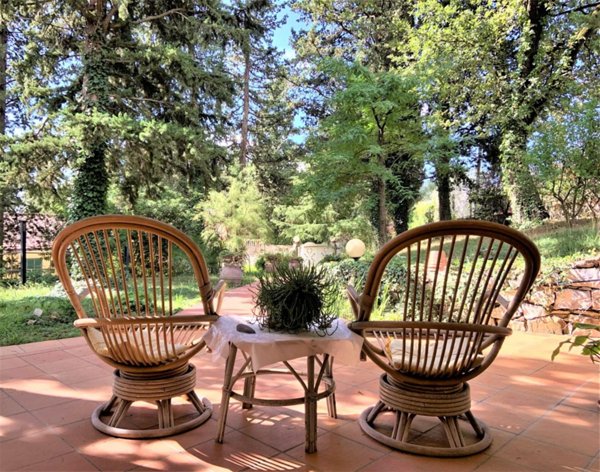 casa indipendente in vendita a Prato in zona Santa Lucia