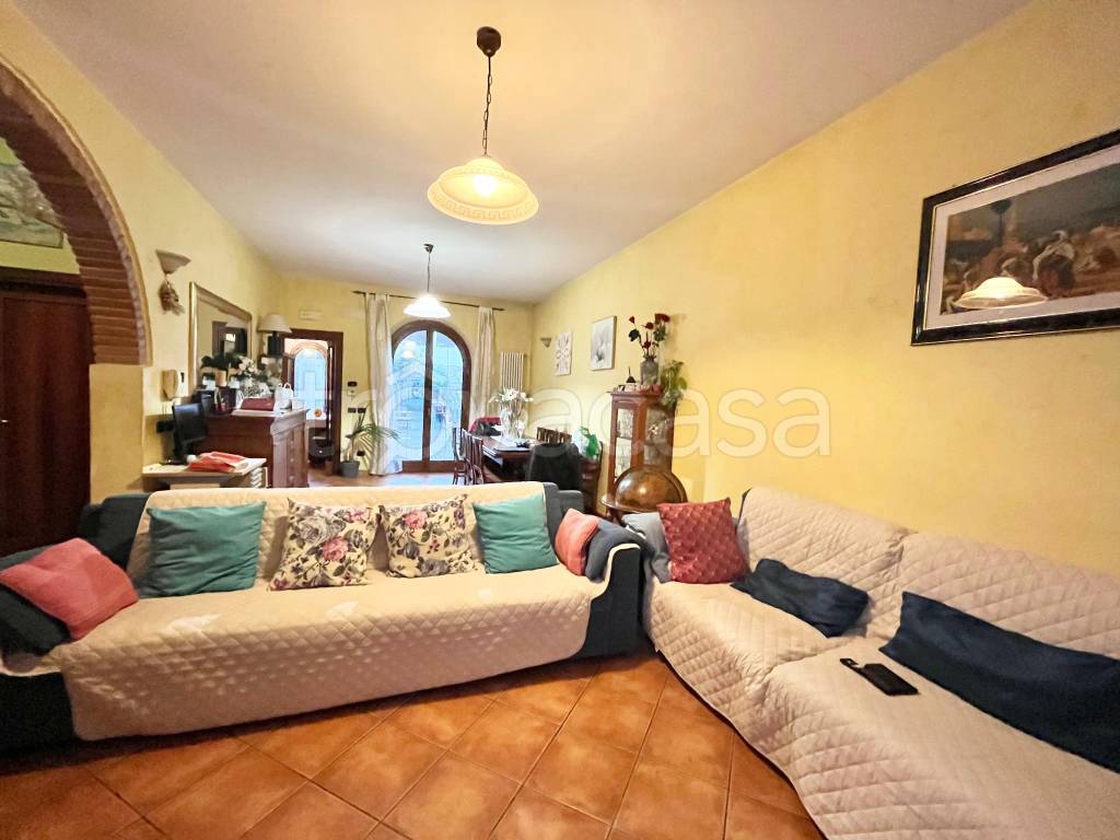 casa indipendente in vendita a Prato