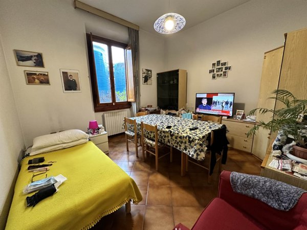 casa indipendente in vendita a Prato in zona Cafaggio