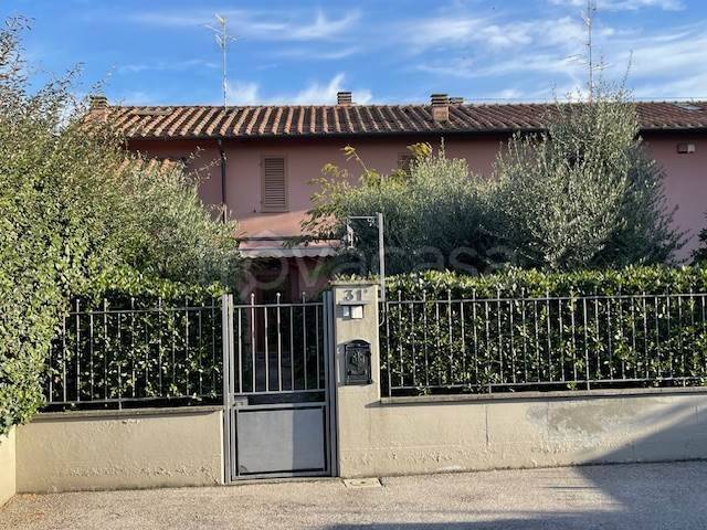 casa indipendente in vendita a Prato in zona San Giusto