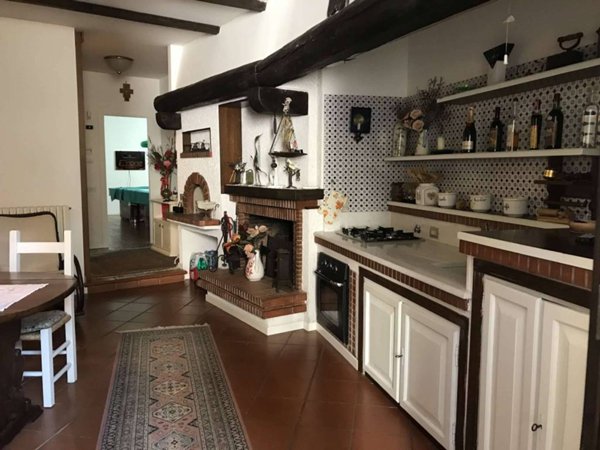 casa indipendente in vendita a Prato