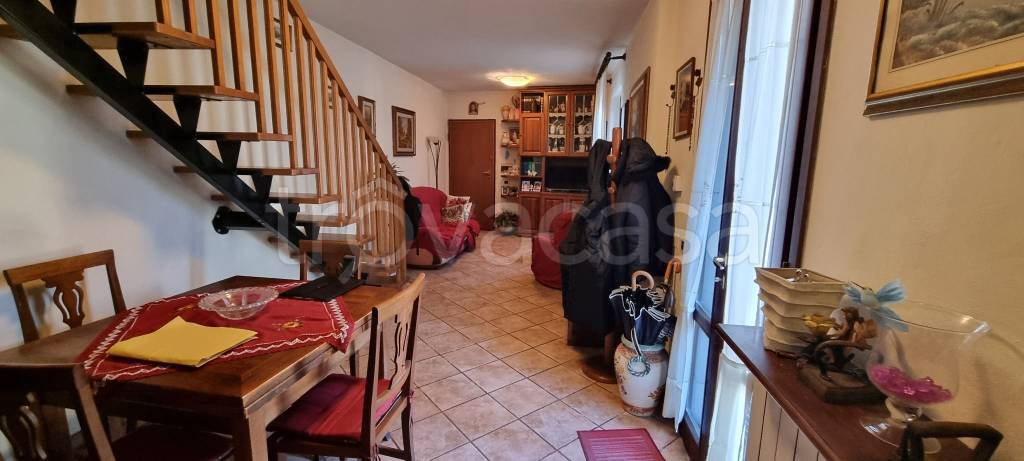 casa indipendente in vendita a Prato in zona Tavola