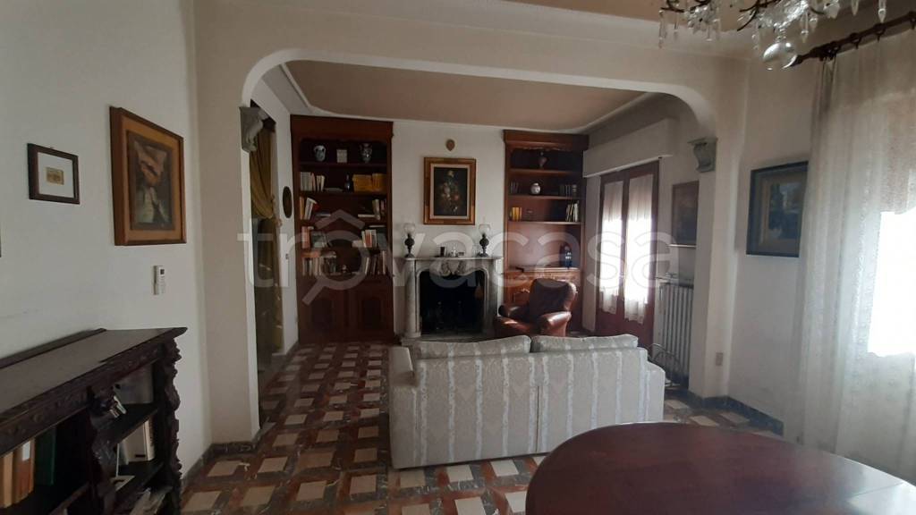 casa indipendente in vendita a Prato