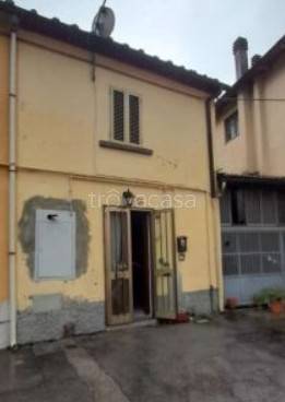 casa indipendente in vendita a Prato in zona Casale