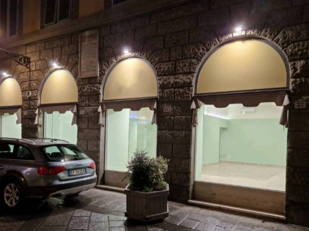 negozio in vendita a Prato