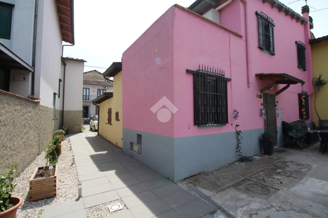 casa indipendente in vendita a Prato in zona Fontanelle
