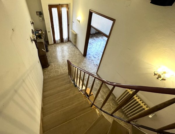 casa indipendente in vendita a Prato in zona Tobbiana