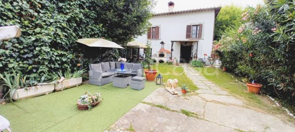 casa indipendente in vendita a Prato in zona Fontanelle