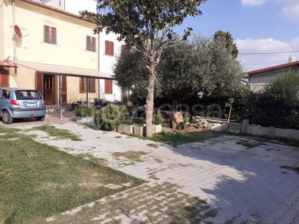 casa indipendente in vendita a Prato in zona Iolo