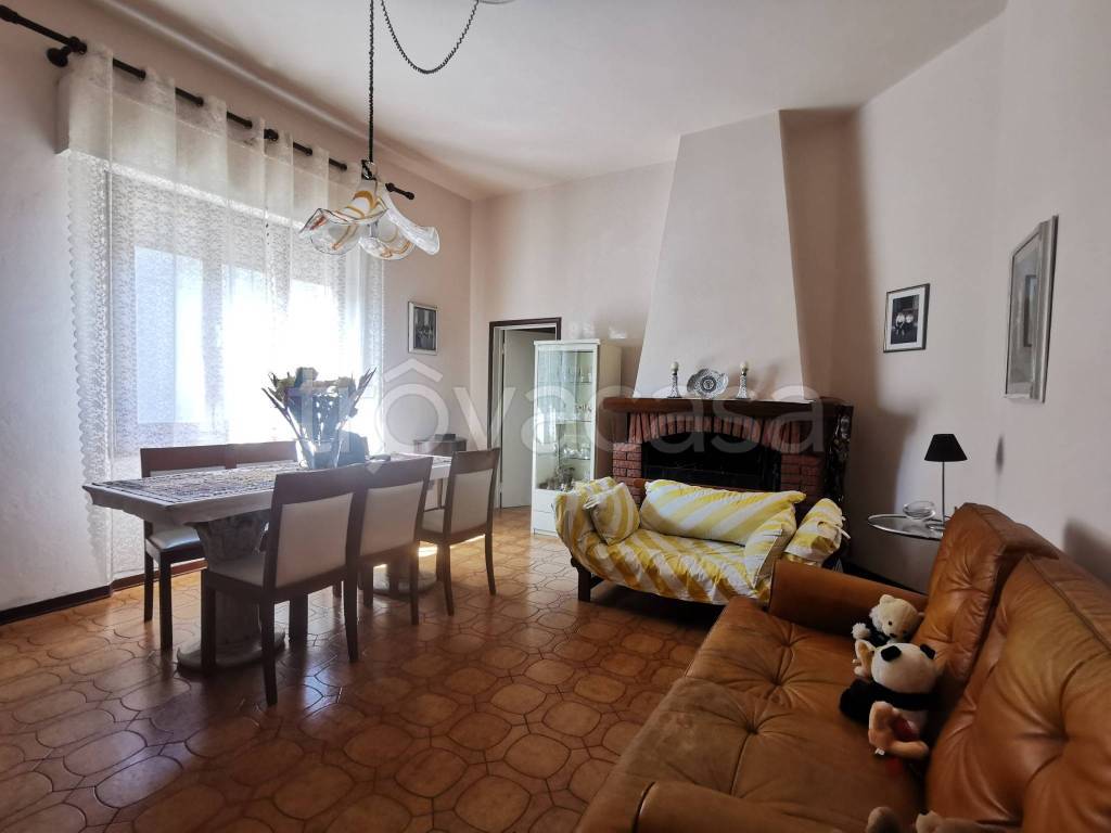 casa indipendente in vendita a Prato in zona Le Badie