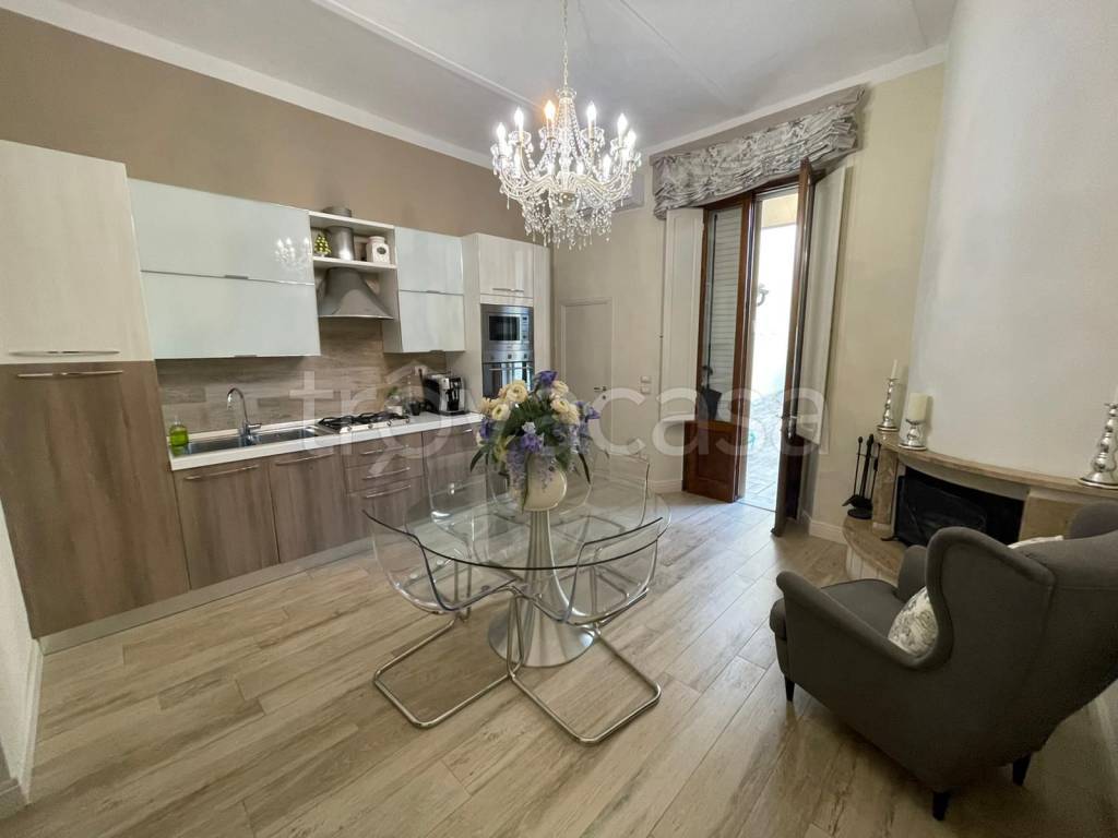 casa indipendente in vendita a Prato