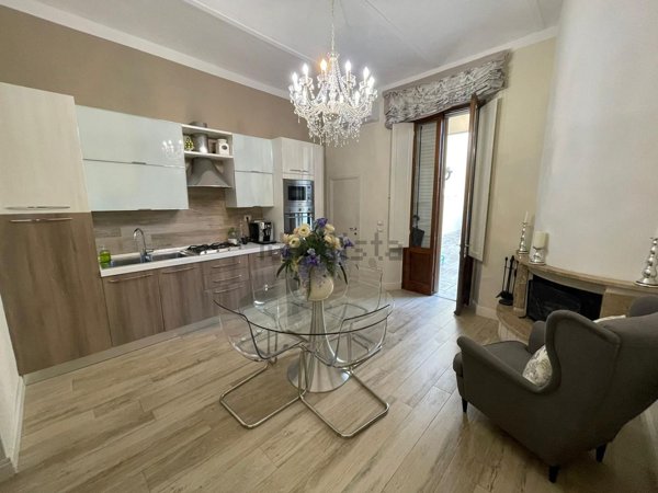 casa indipendente in vendita a Prato