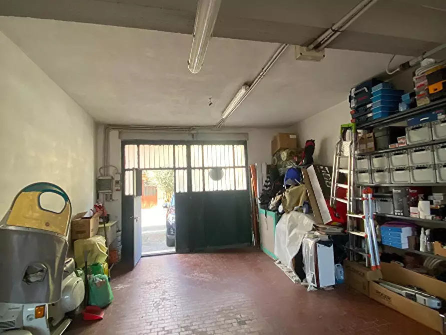 locale di sgombero in vendita a Prato