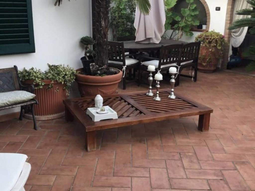 casa indipendente in vendita a Prato