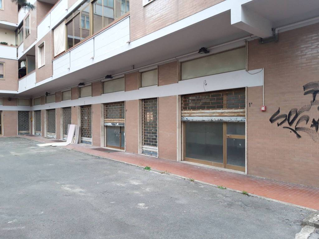 negozio in vendita a Prato