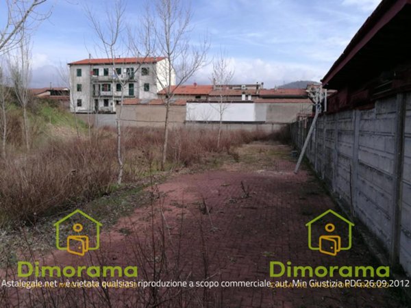 appartamento in vendita a Prato in zona Le Caserane