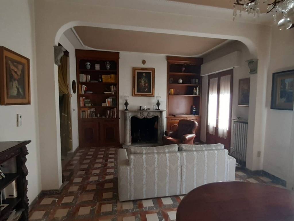 casa indipendente in vendita a Prato