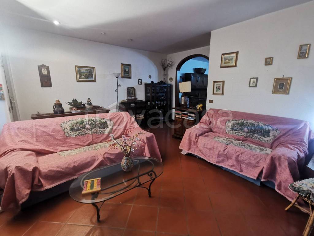 casa indipendente in vendita a Prato in zona Galciana