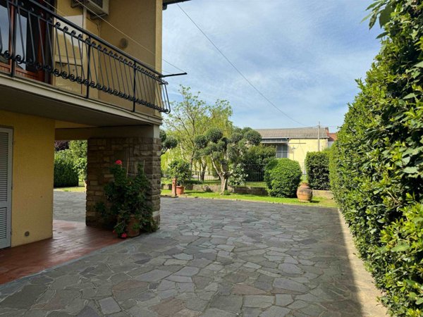 casa indipendente in vendita a Prato in zona Iolo