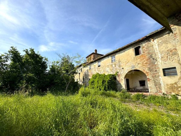 casa indipendente in vendita a Prato in zona Castelnuovo