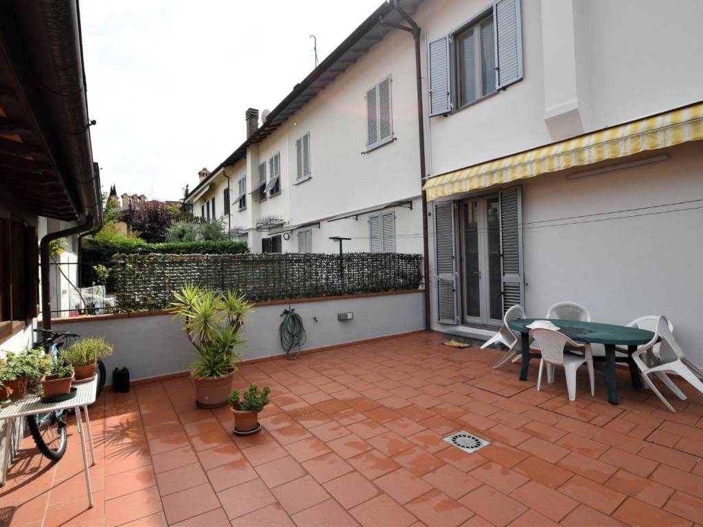 casa indipendente in vendita a Prato in zona Canneto