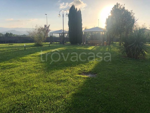 casa indipendente in vendita a Prato in zona Castelnuovo