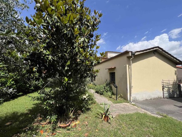 casa indipendente in vendita a Prato in zona Galciana